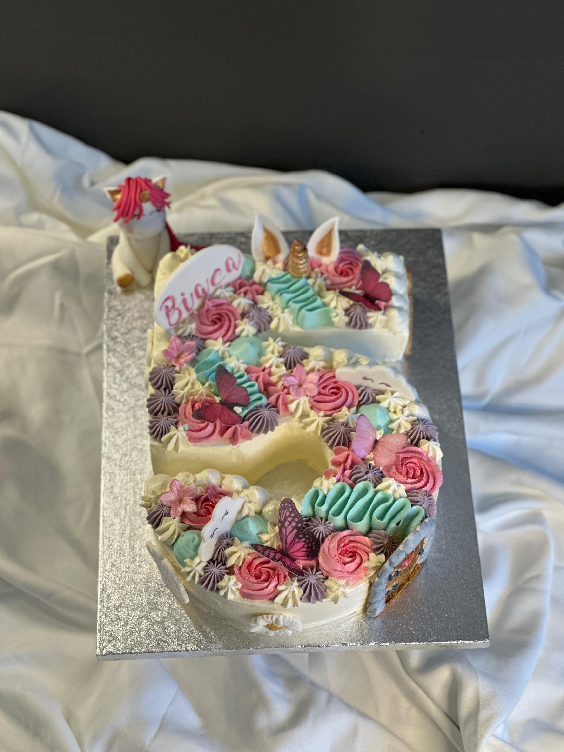 Millascakes Unicorn cake